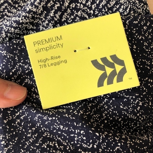 All in motion Contour High-Waisted 7/8 Leggings - Picture 11 of 11